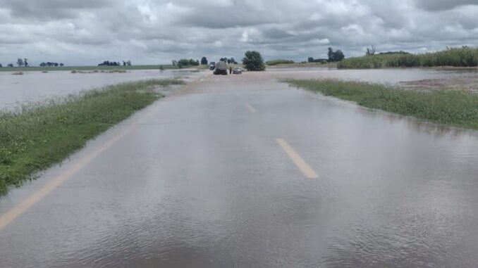 Corte-de-transito Totoras ruta inundada rn34