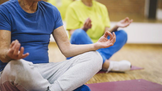 grandparents-yoga-pose-1024x680